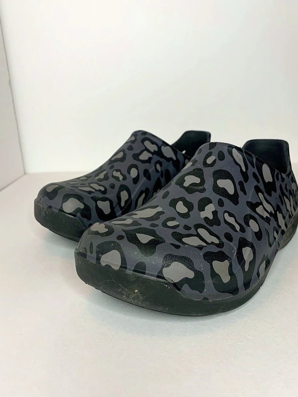 Shoes for Crews Radium II Leopard Print Clogs Medium W7